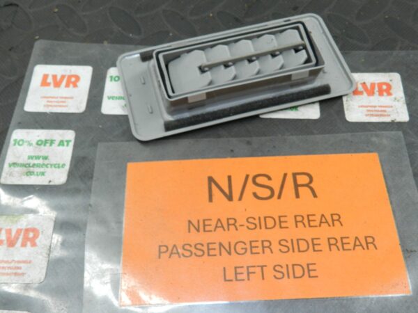 2006 MITSUBISHI SHOGUN MK3. REAR AIR VENT - Image 2