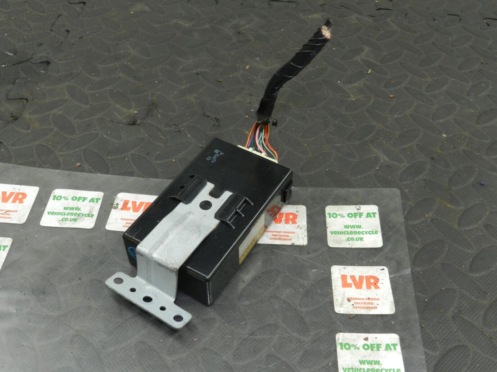 2006 MITSUBISHI SHOGUN MK3. MR460758 AIR CON CONTROL RELAY UNIT MODULE