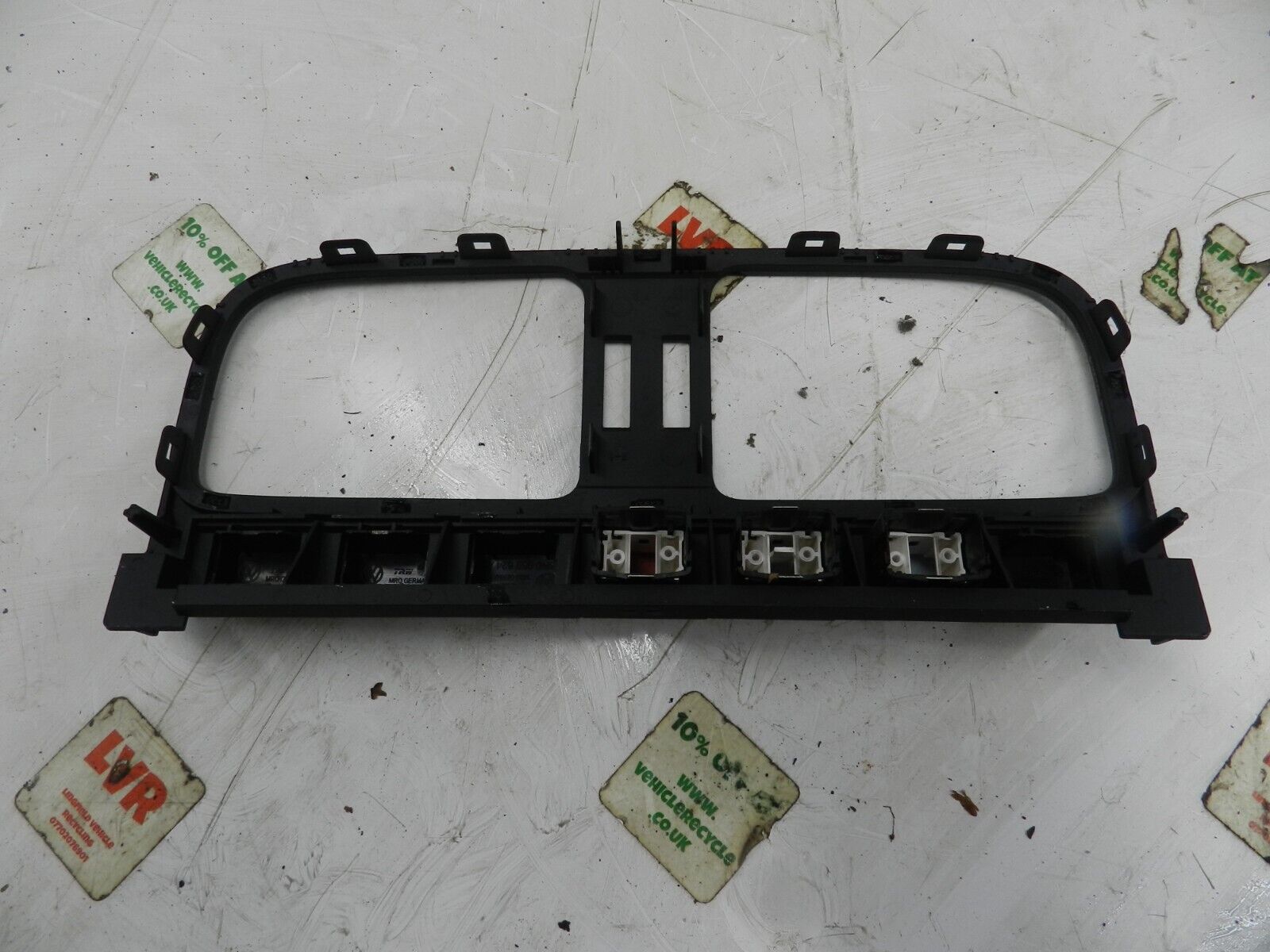 VOLKSWAGEN POLO 9N. CENTRE CONSOLE FRAME AND BUTTONS - Image 2