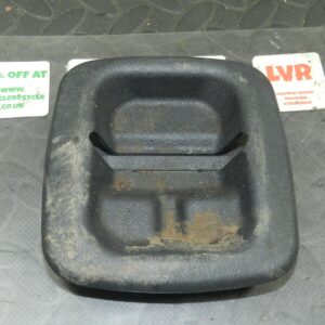 2006 MITSUBISHI SHOGUN MK3. SEAT BASE TRIM FLOOR MR39115