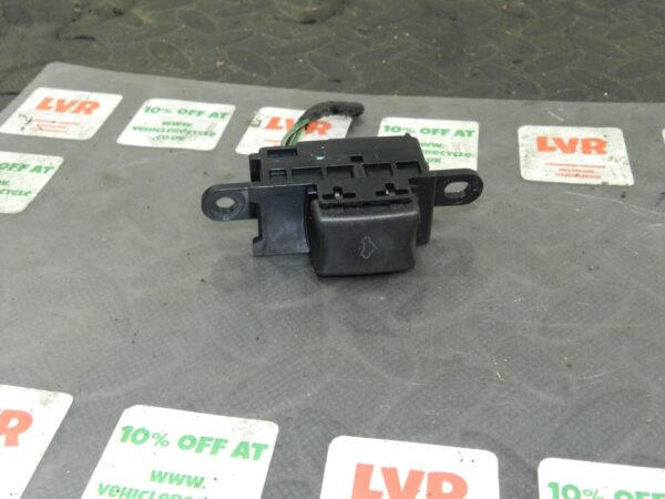2006 MITSUBISHI SHOGUN MK3. SUN ROOF BUTTON SWITCH