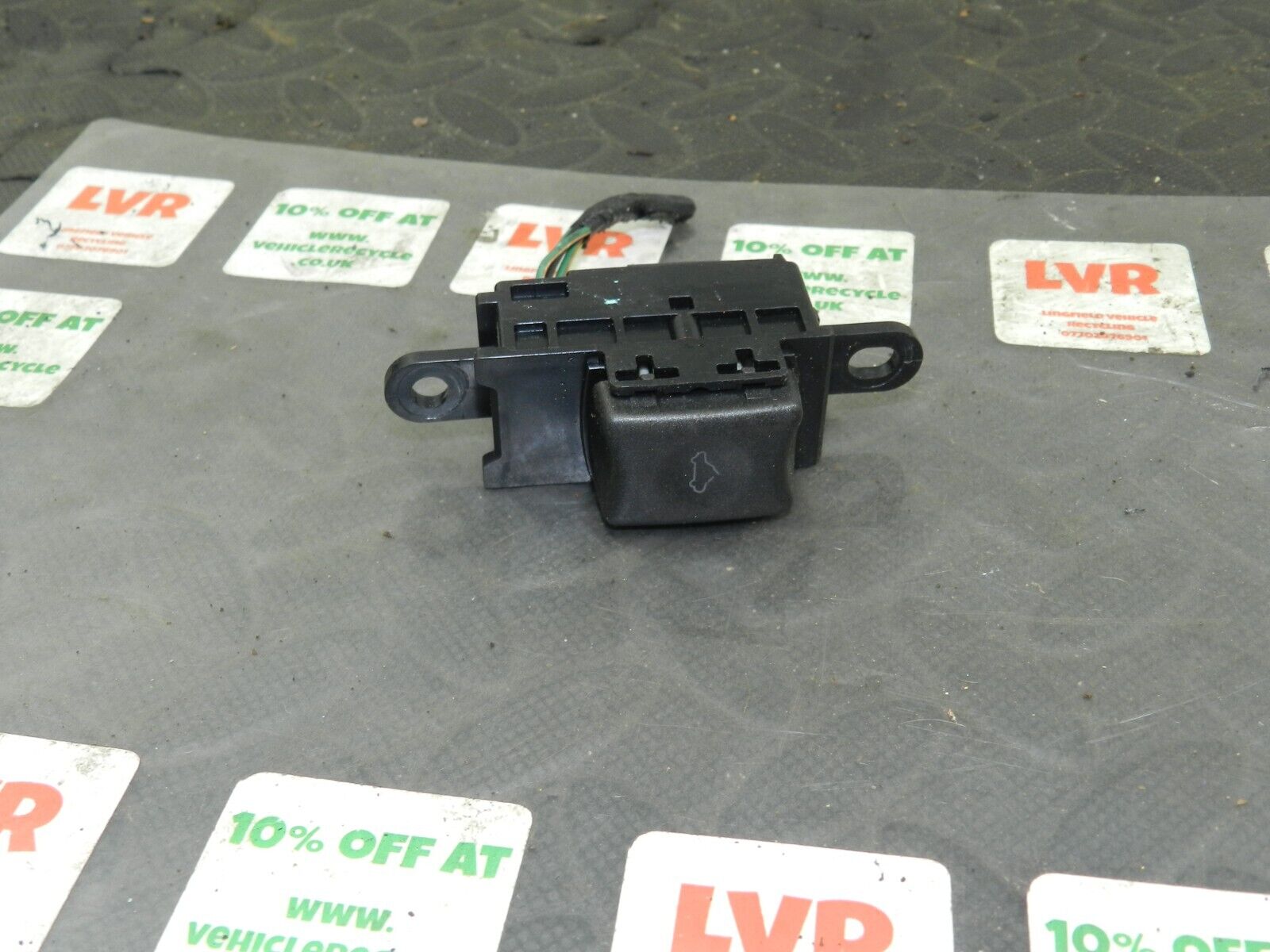 2006 MITSUBISHI SHOGUN MK3. SUN ROOF BUTTON SWITCH