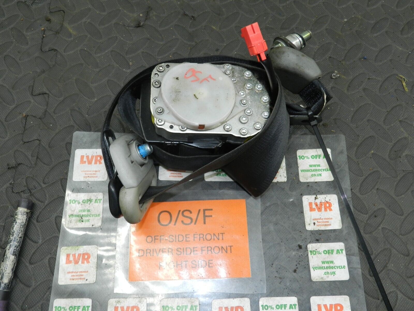 2006 MITSUBISHI SHOGUN MK3. DRIVER SIDE FRONT SEAT BELT - Image 2