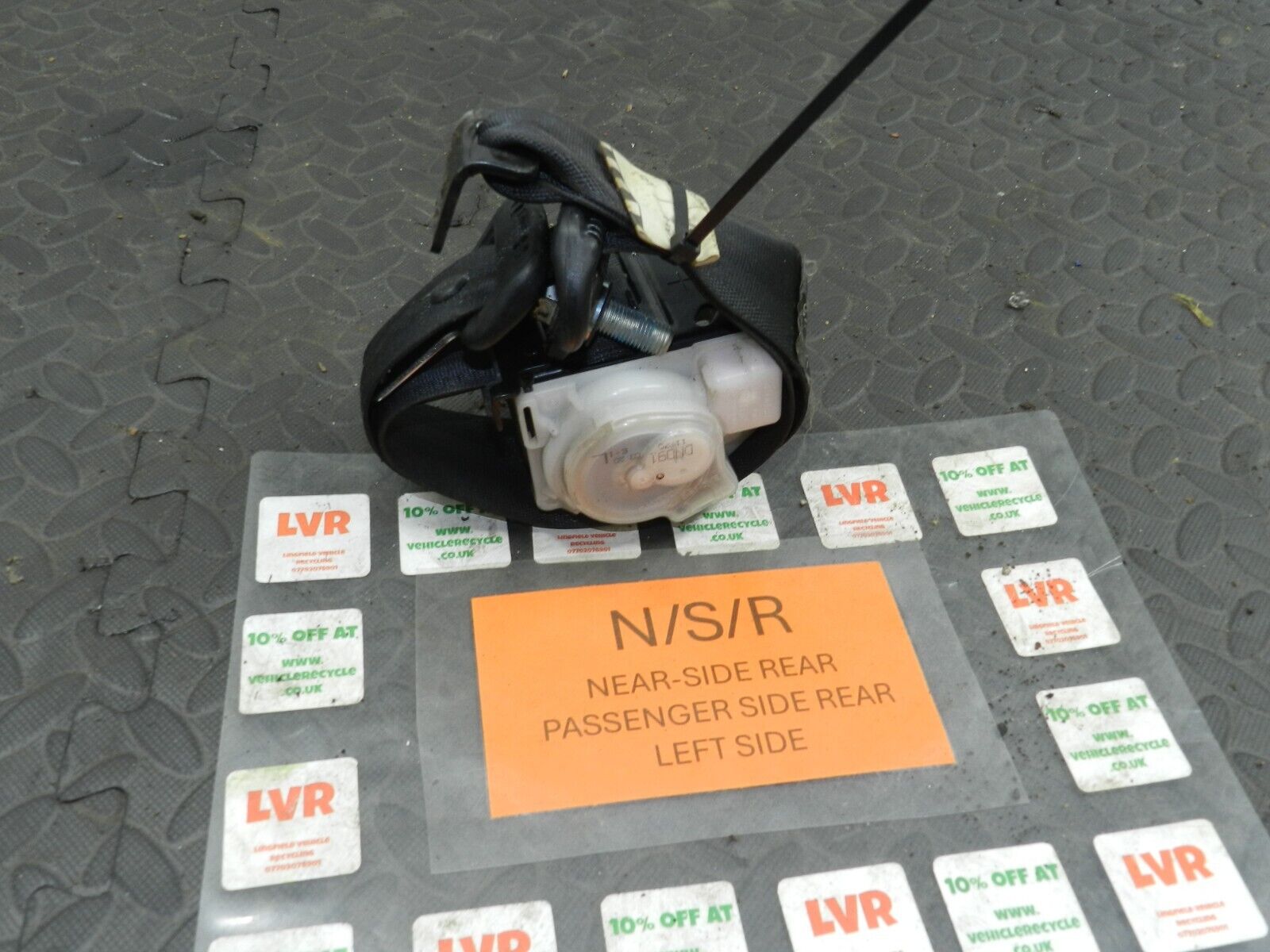 2006 MITSUBISHI SHOGUN MK3. PASSENGER SIDE REAR SEAT BELT