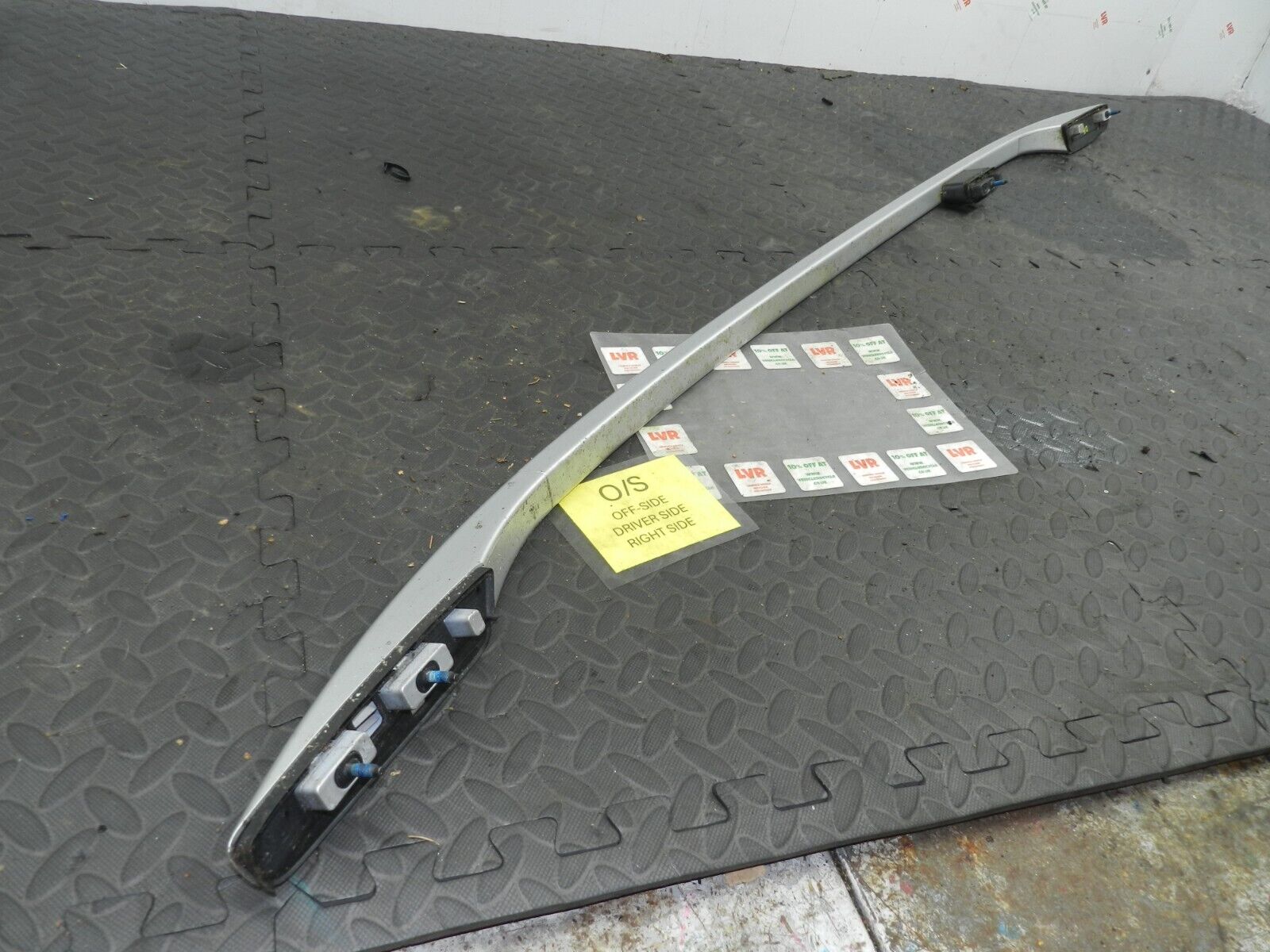 2009 NISSAN QASHQAI J10. DRIVER SIDE ROOF RAIL - Image 2