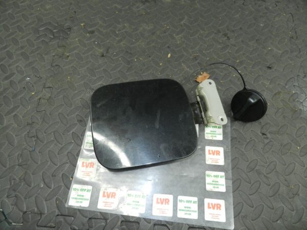 2009 NISSAN QASHQAI J10. FUEL FLAP CAP COVER IN BLACK - Image 2