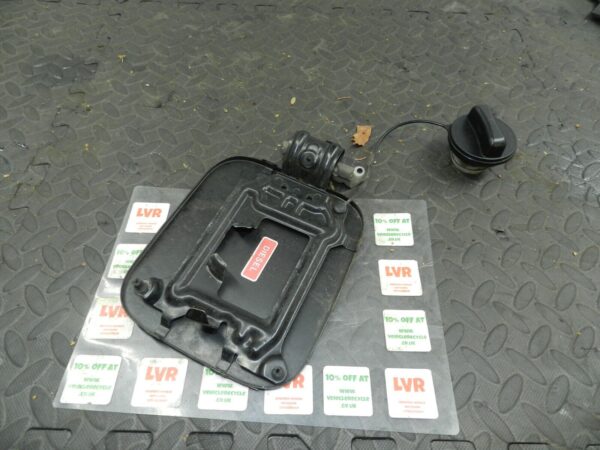 2009 NISSAN QASHQAI J10. FUEL FLAP CAP COVER IN BLACK - Image 3
