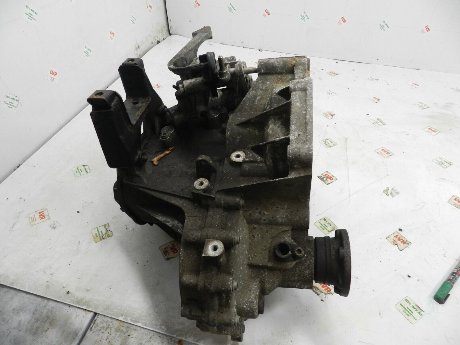 VOLKSWAGEN POLO 9N. PETROL 5 SPD MANUAL GEARBOX 02T301103AB STARTER NOT INCLUDED