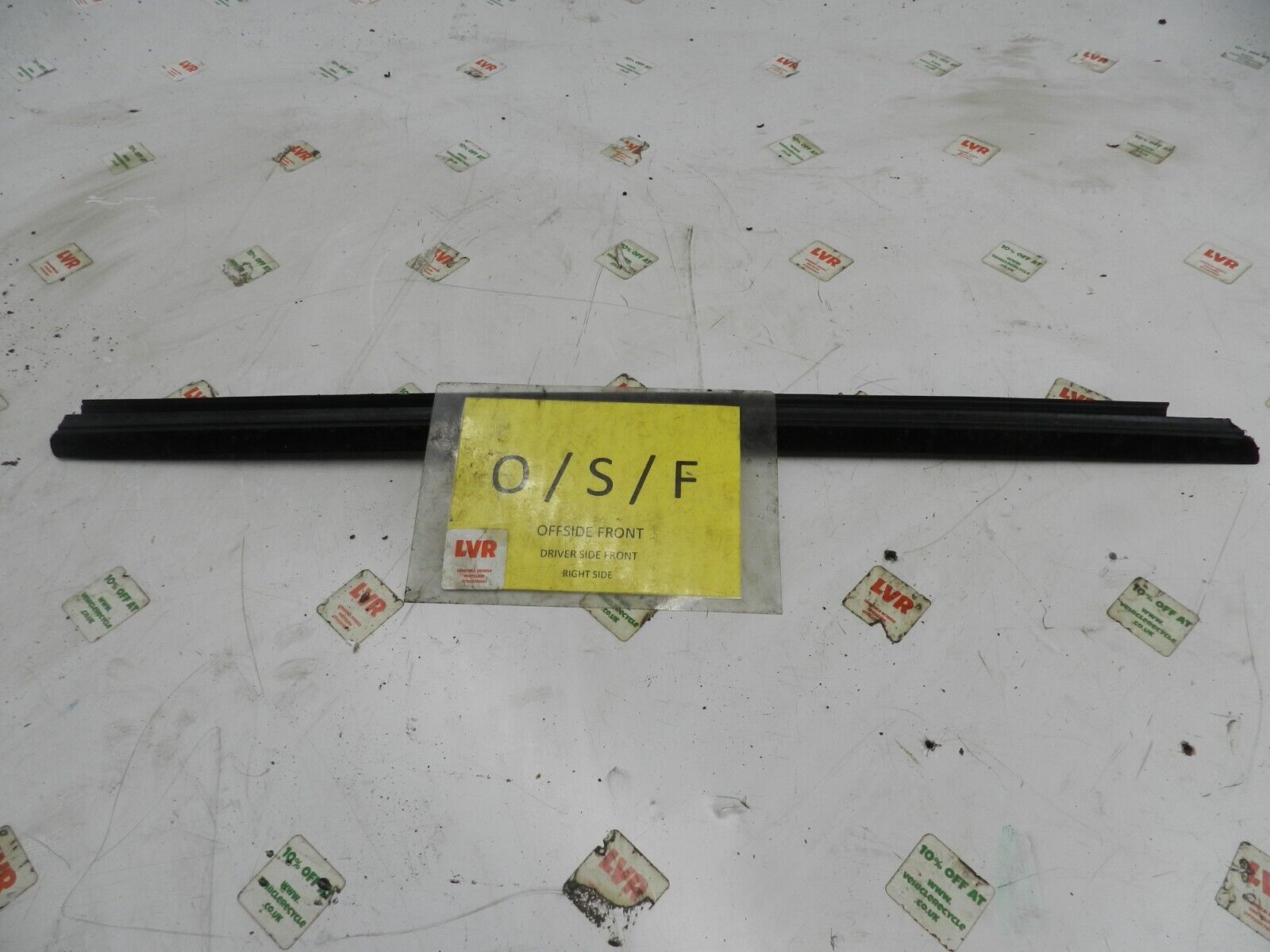 VOLKSWAGEN POLO 9N. DRIVER SIDE FRONT DOOR WINDOW TRIM