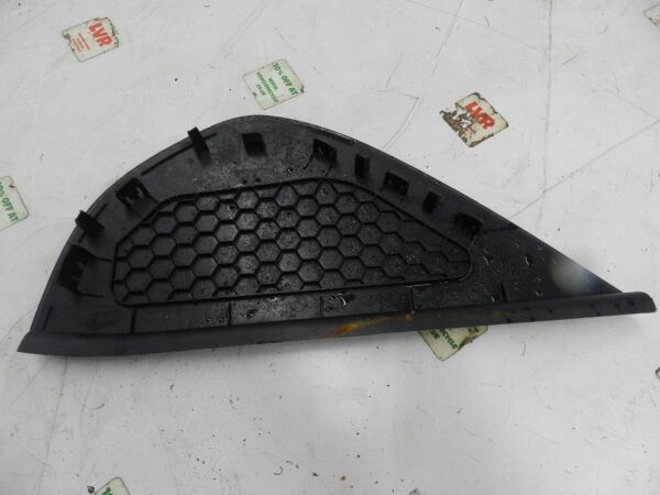 VOLKSWAGEN POLO 9N. DASHBOARD END PLASTIC TRIM - Image 2