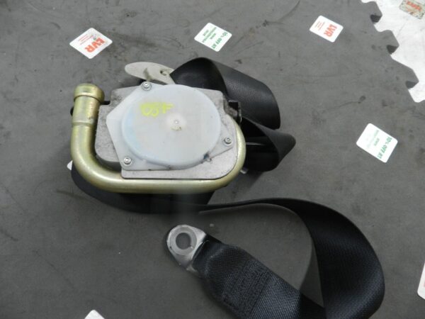 (133) 2005 TOYOTA AVENSIS. DRIVER SIDE FRONT SEAT BELT