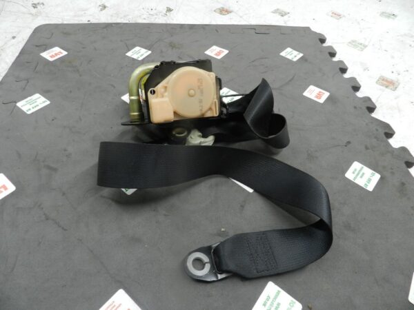 (133) 2005 TOYOTA AVENSIS. DRIVER SIDE FRONT SEAT BELT - Image 2