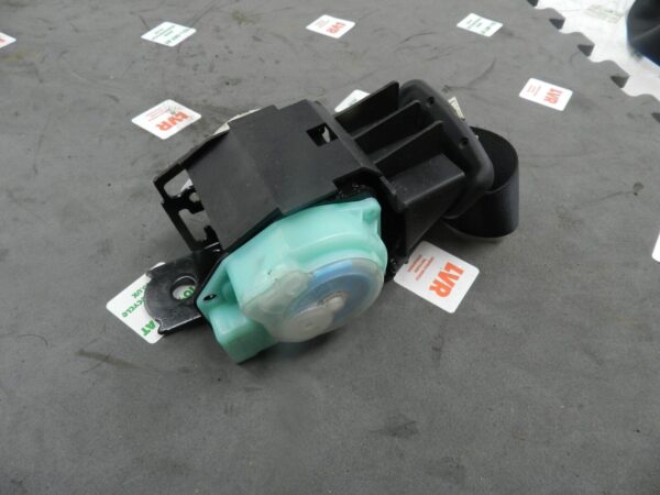 (133) 2005 TOYOTA AVENSIS. MIDDLE SIDE REAR SEAT BELT - Image 2