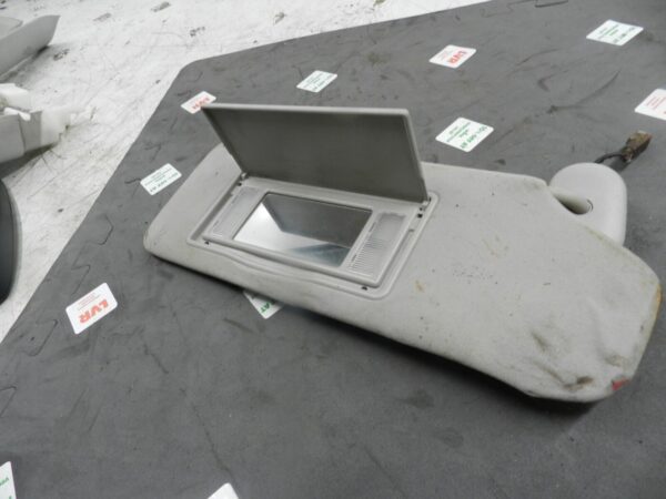 (133) 2005 TOYOTA AVENSIS. DRIVER SIDE SUN VISOR