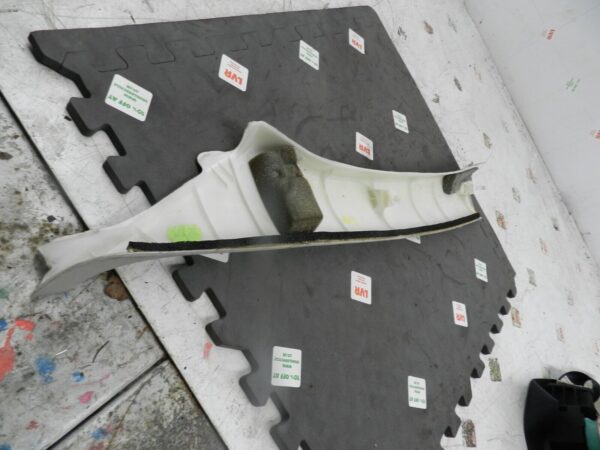 (133) 2005 TOYOTA AVENSIS. DRIVER SIDE A PILLAR TRIM - Image 2