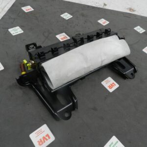 (133) 2005 TOYOTA AVENSIS. KNEE AIRBAG