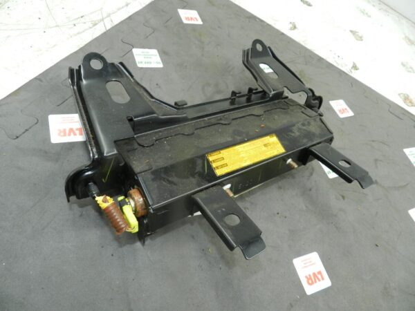 (133) 2005 TOYOTA AVENSIS. KNEE AIRBAG - Image 2