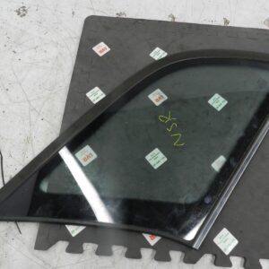 (133) 2005 TOYOTA AVENSIS. PASSENGER SIDE REAR QUARTER GLASS WINDOW