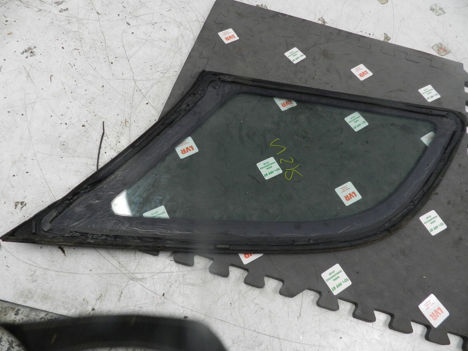 (133) 2005 TOYOTA AVENSIS. PASSENGER SIDE REAR QUARTER GLASS WINDOW - Image 2