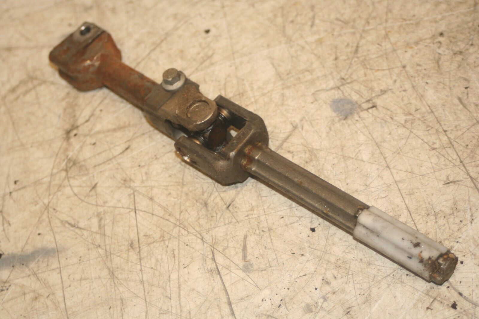 2011 FORD S MAX TITANIUM ECOBOOST. STEERNG COLUMN JOINT CONNECTOR