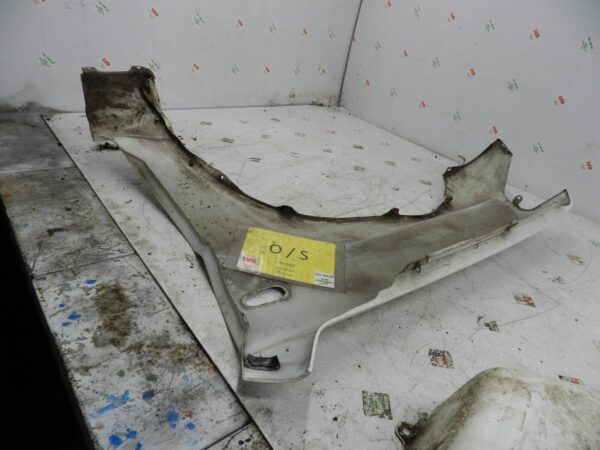2006 MITSUBISHI SHOGUN PININ. DRIVER SIDE WING IN WHITE SLIGHT DAMAGE - Image 4