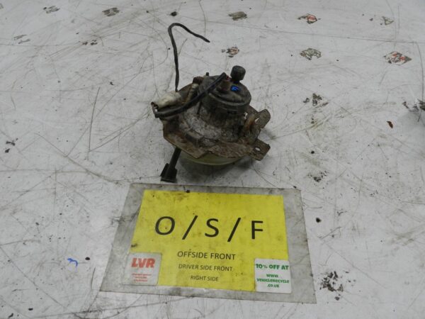 2006 MITSUBISHI SHOGUN PININ DRIVER SIDE FRONT FOG LIGHT NEEDS REPAIR