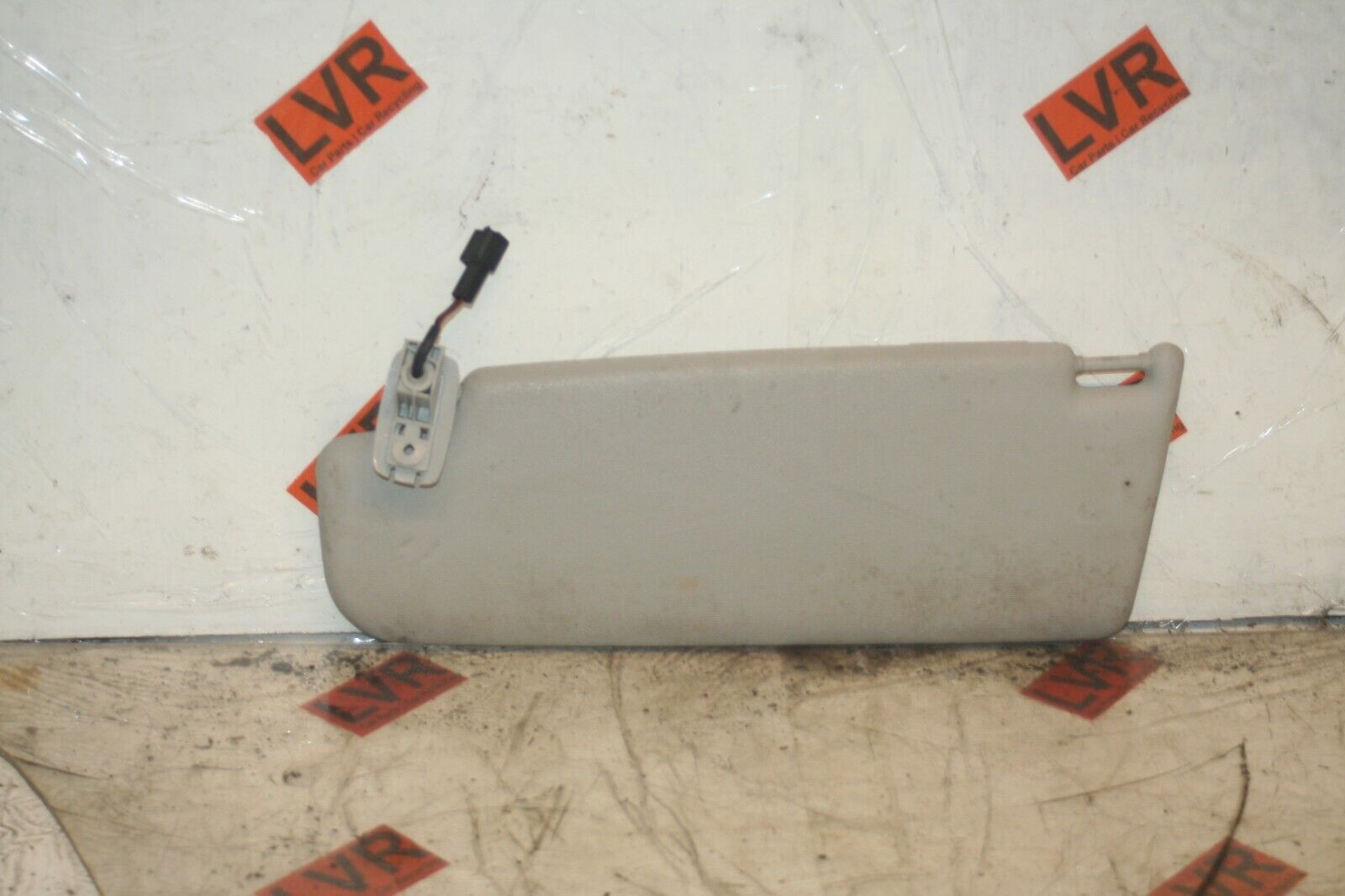 2005 VOLKSWAGEN GOLF MK5. DRIVER SIDE SUN VISOR - Image 2