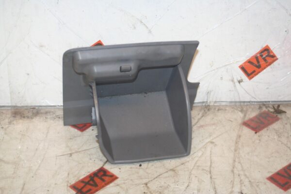 2005 VOLKSWAGEN GOLF MK5. STORAGE POCKET CUBBY HOLE - Image 2
