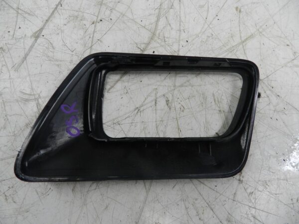 2006 MITSUBISHI SHOGUN PININ DRIVER SIDE REAR DOOR HANDLE SURROUND - Image 3