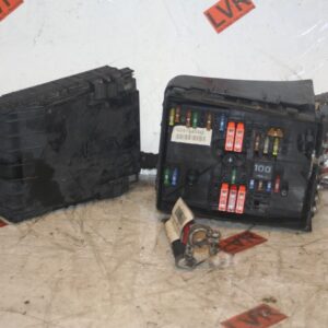 2005 VOLKSWAGEN GOLF MK5. ENGNE BAY FUSE BOARD BOX