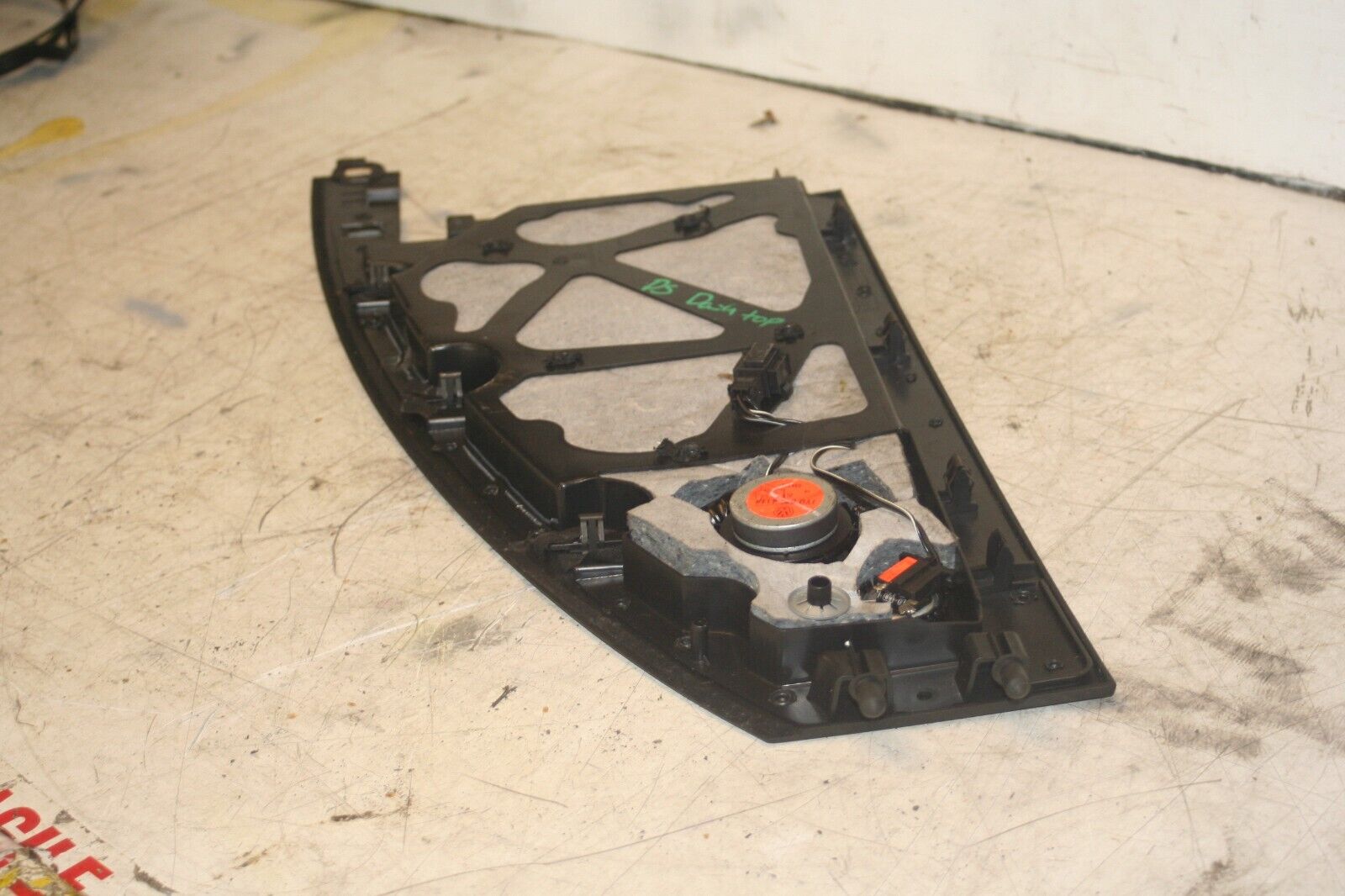 2004 VOLKSWAGEN CONVERTIBLE BEETLE 1.8T. DRIVER SIDE DASHBOARD TRIM PANEL - Image 3