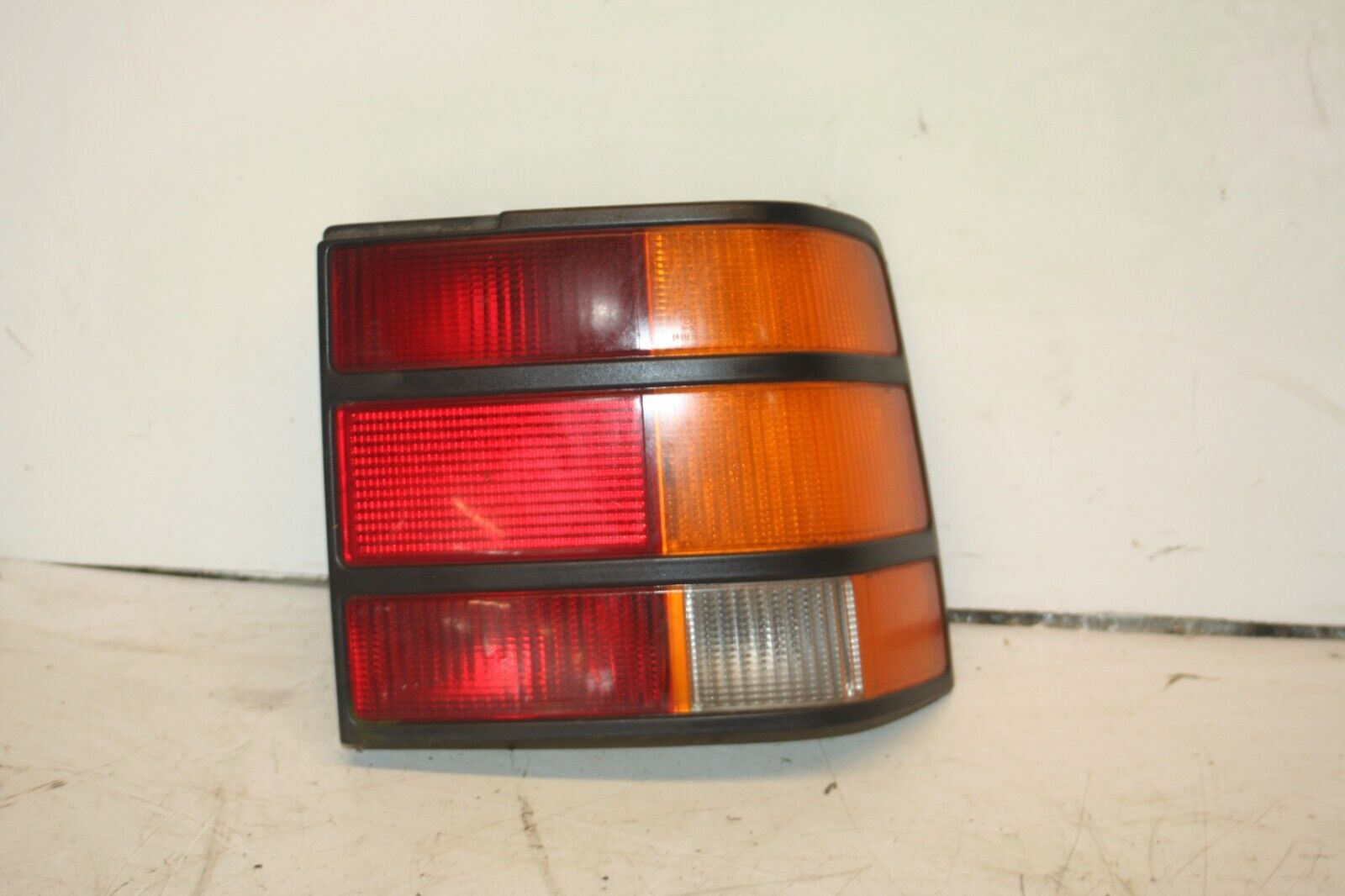 1990 FORD GRANADA MK3. DRIVER SIDE REAR LIGHT UNIT CLUSTER