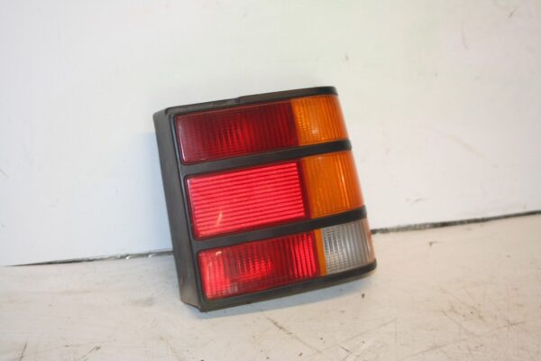 1990 FORD GRANADA MK3. DRIVER SIDE REAR LIGHT UNIT CLUSTER - Image 2