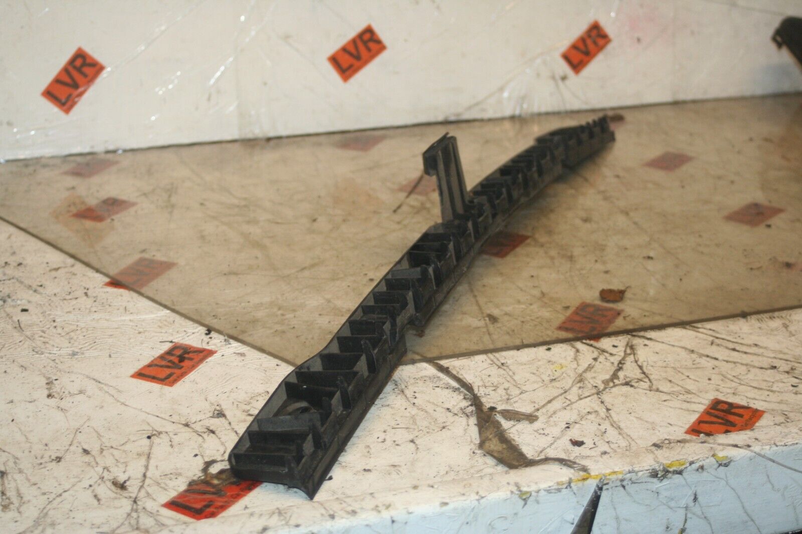 2005 VOLKSWAGEN GOLF MK5. REAR BUMPER SUPPORT BRACKET - Image 2