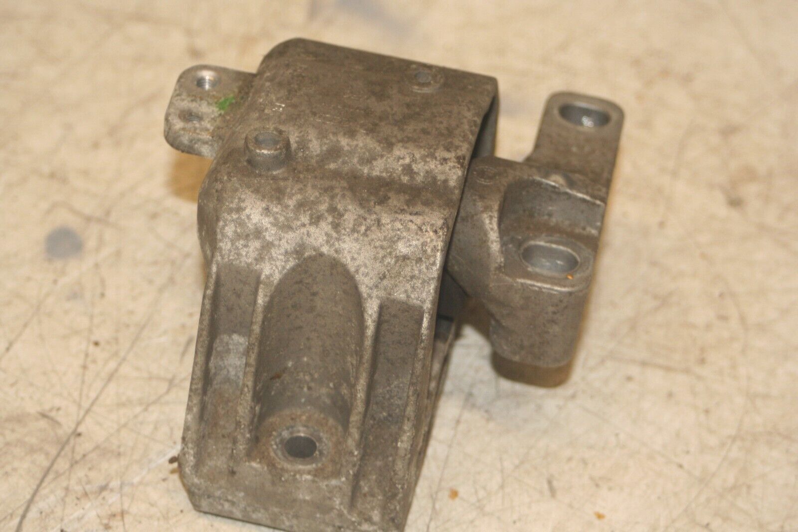 2004 VOLKSWAGEN CONVERTIBLE BEETLE 1.8T. ENGINE MOUNT - Image 2