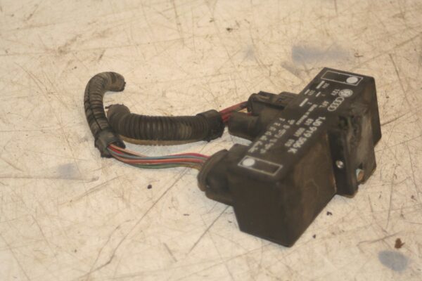 2004 VOLKSWAGEN CONVERTIBLE BEETLE 1.8T. IJO919506K RADIATOR CONTROL RELAY - Image 2