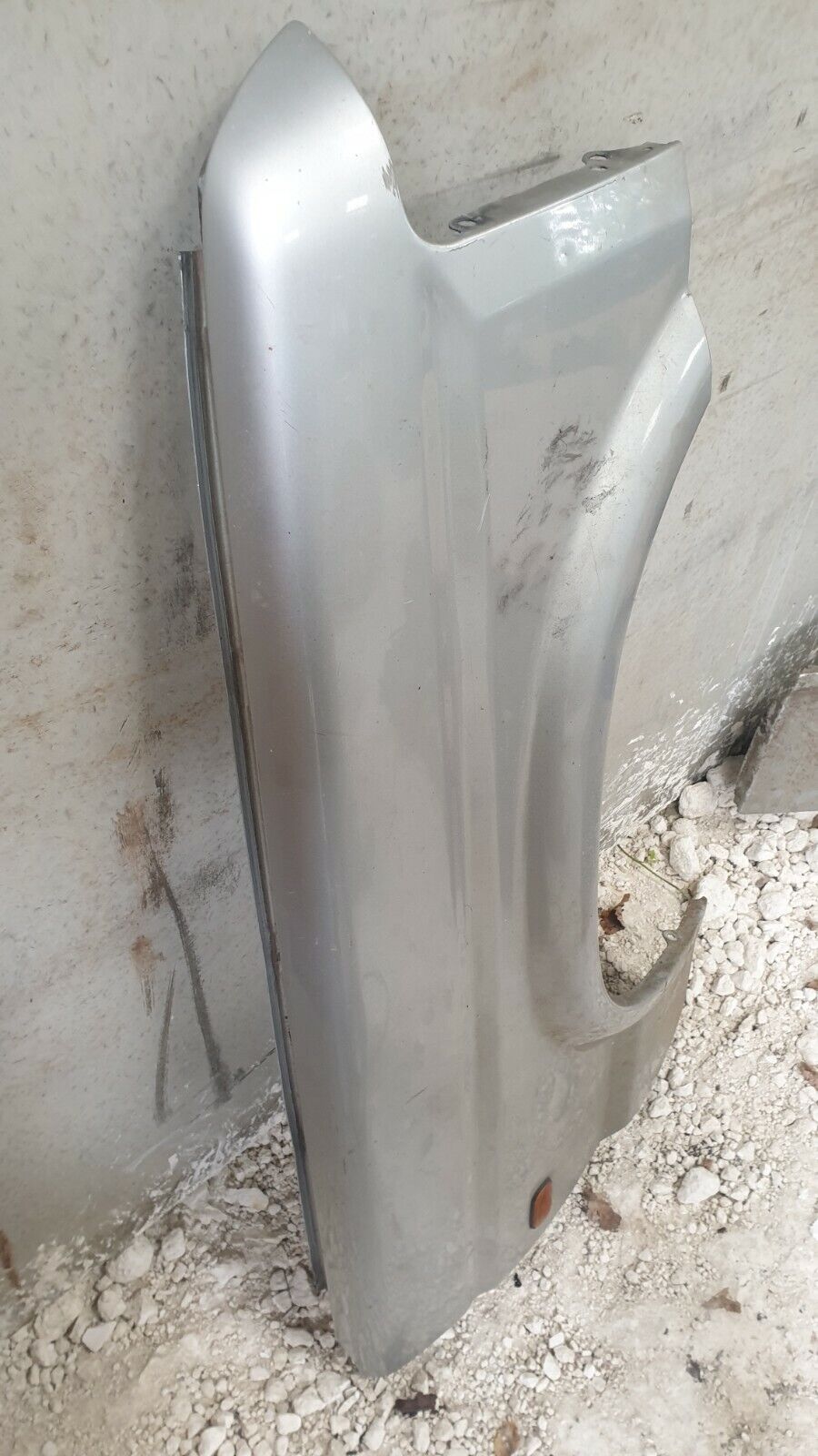 Landrover Discovery TD5 Drivers Side O/S/F Wing Panel in Silver - Image 2