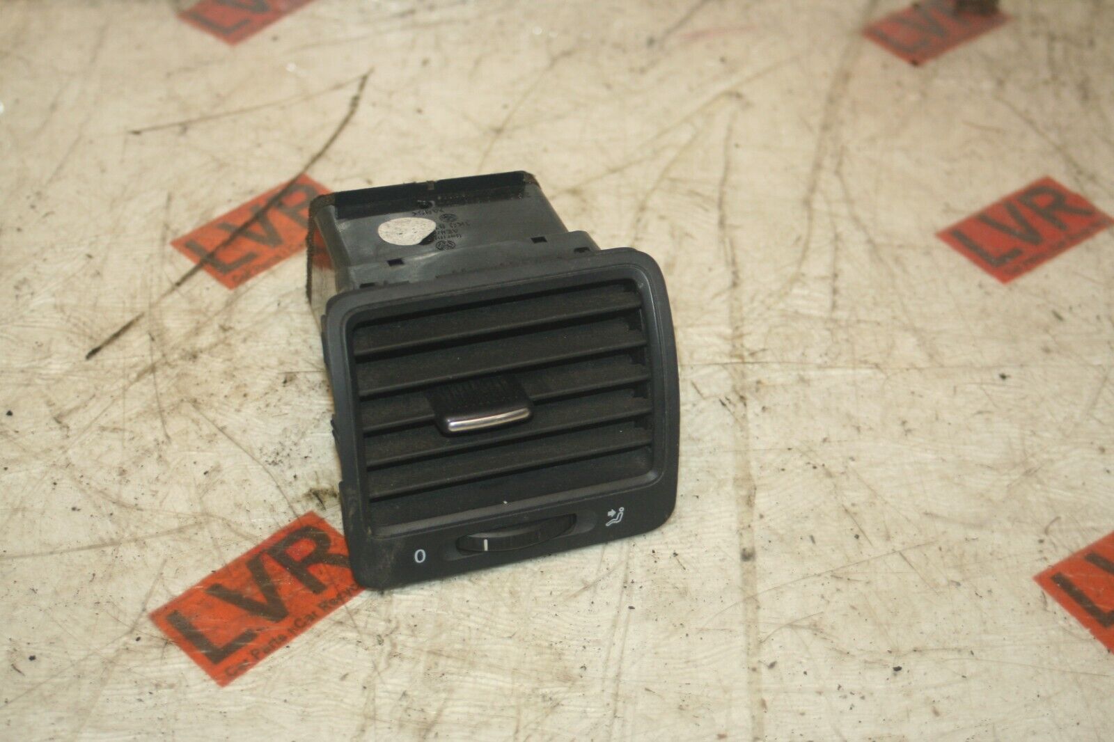 2005 VOLKSWAGEN GOLF MK5. AIR BLOWER VENT