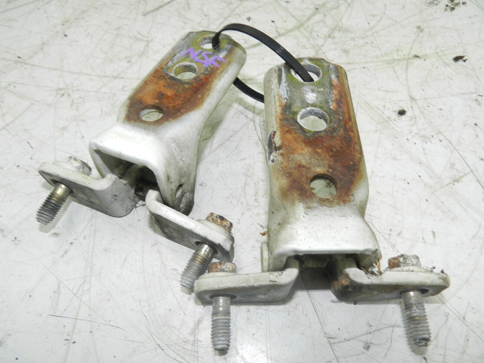 2006 MITSUBISHI SHOGUN PININ PASSENGER SIDE FRONT DOOR HINGES - Image 3