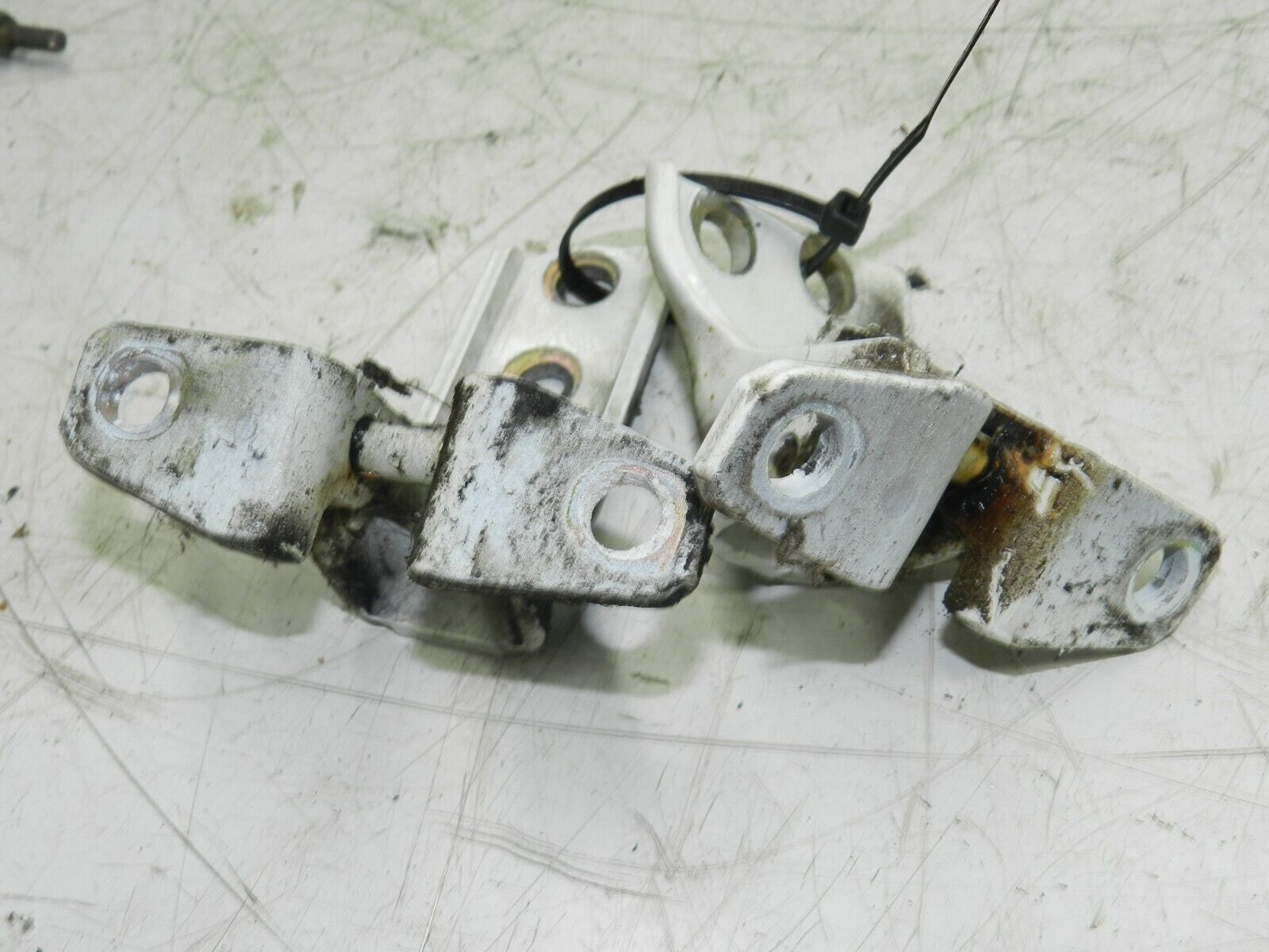 2006 MITSUBISHI SHOGUN PININ DRIVER SIDE REAR DOOR HINGES - Image 4