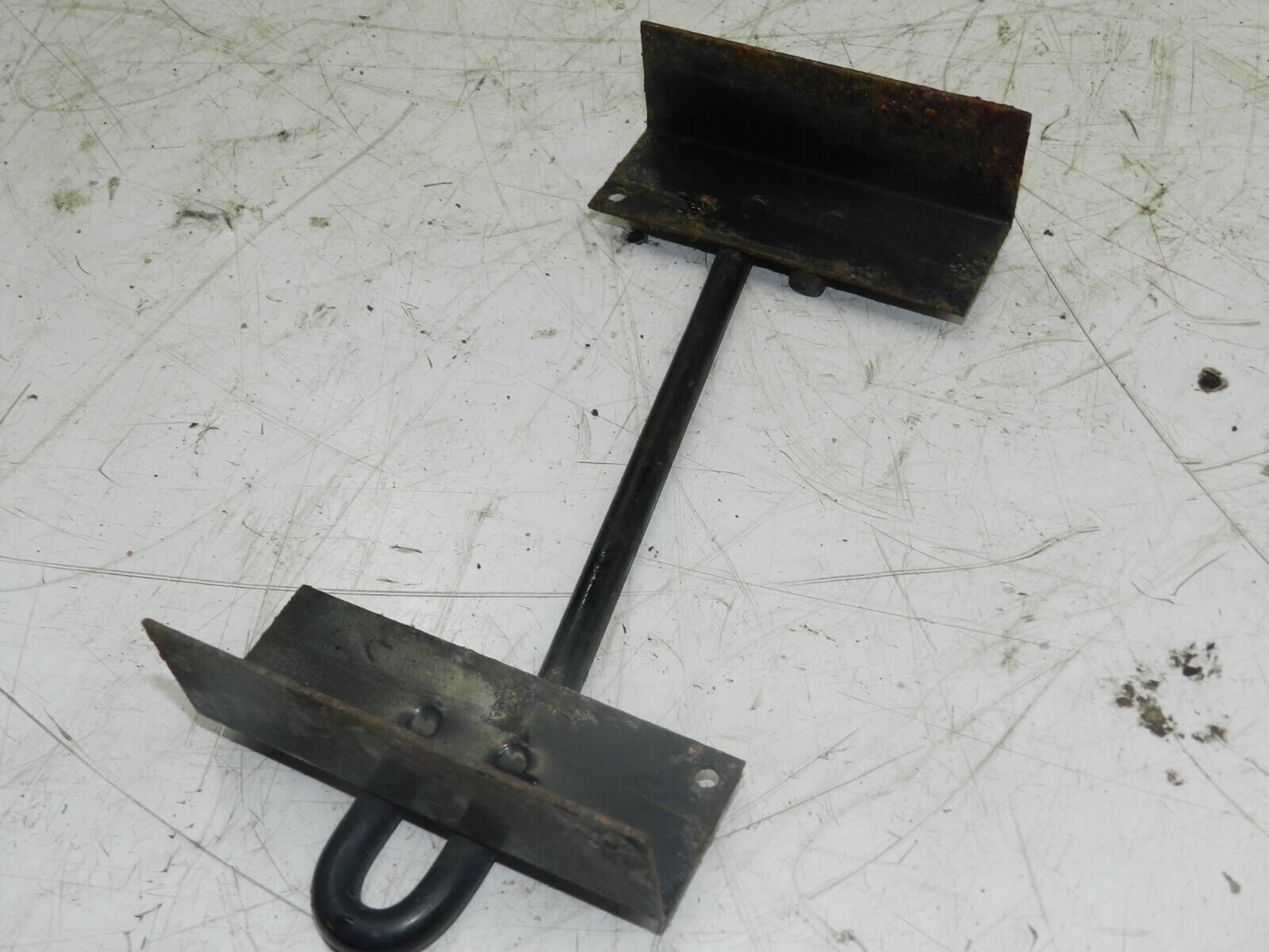 2006 MITSUBISHI SHOGUN PININ BATTERY CLAMP BRACKET HOLD DOWN