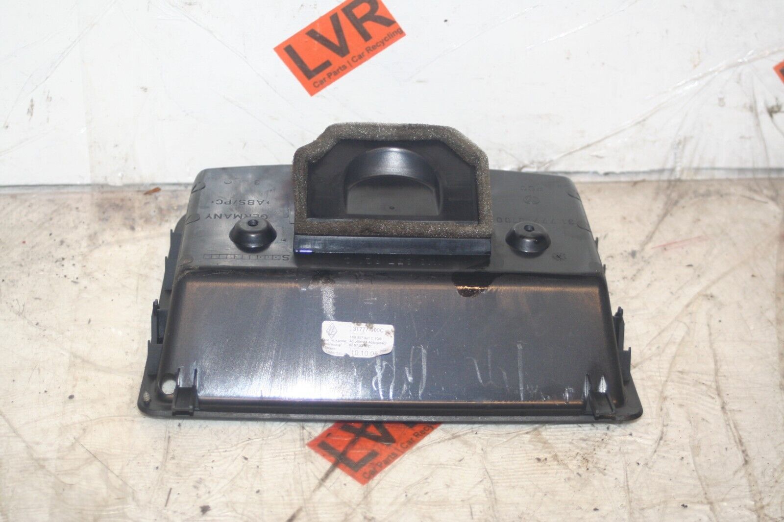 2005 VOLKSWAGEN GOLF MK5. CENTRE CONSOLE POCKET CUBBY HOLE AIR VENT - Image 2