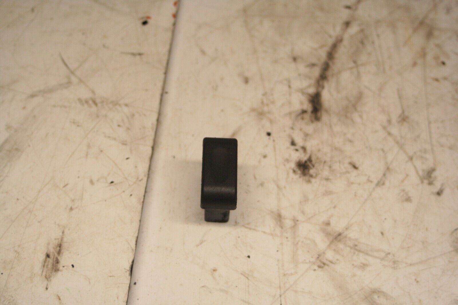 2001 LAND ROVER DISCOVERY 2 TD5. SWITCH BLANKING PLATE