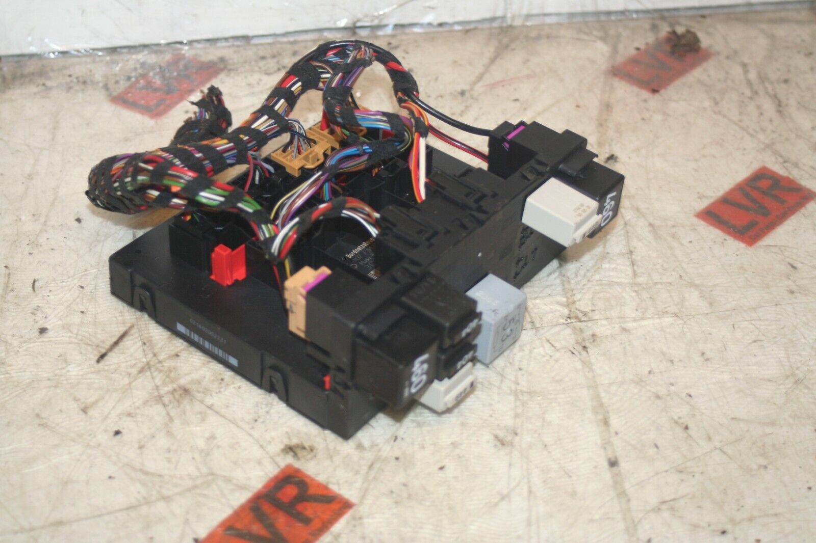 2005 VOLKSWAGEN GOLF MK5. RELAY BOX BOARD UNDER DASH BOARD SAM CONTROL MODULE