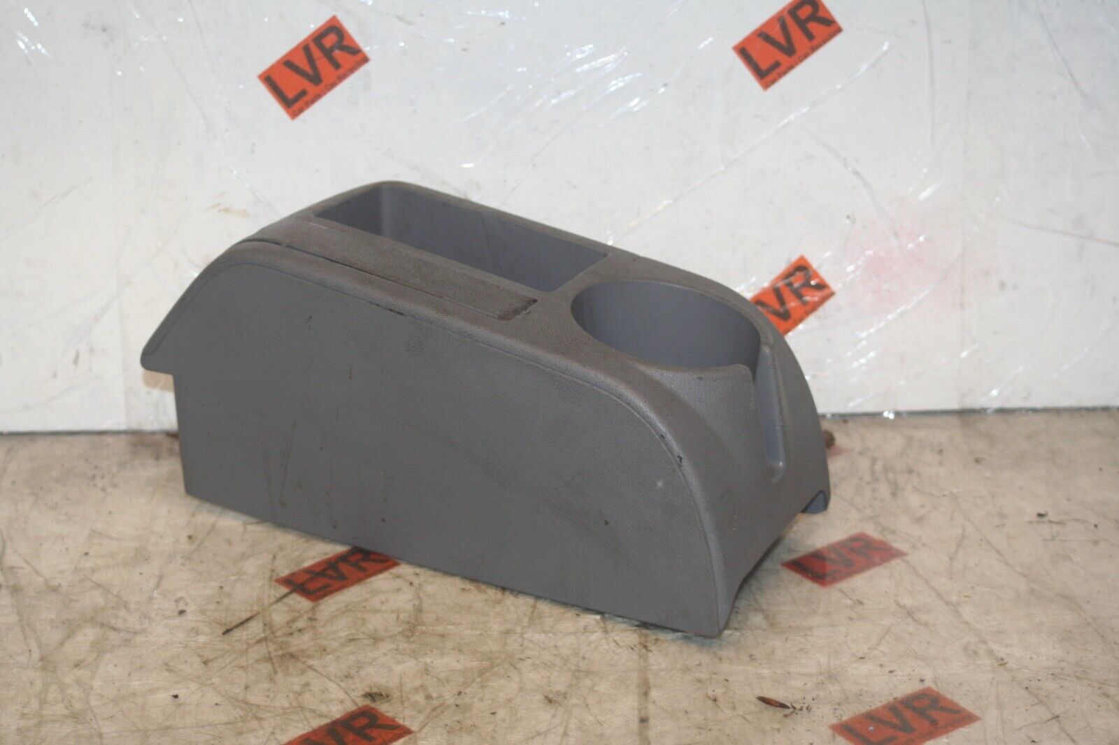 2005 VOLKSWAGEN GOLF MK5. CENTRE CONSOLE REAR TRIM CUP HOLDER HANDBRAKE POCKET
