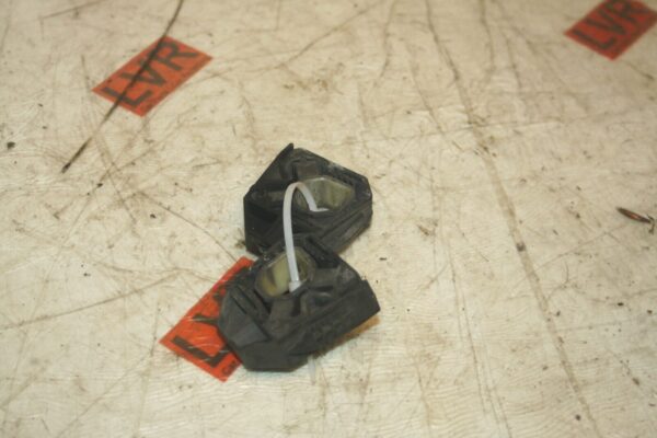 2005 VOLKSWAGEN GOLF MK5. RADIATOR MOUNTING RUBBERS
