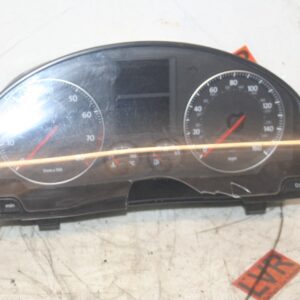 2005 VOLKSWAGEN GOLF MK5. SPEEDOMETER CLOCKS INSTRUMENT PANEL DISPLAY CRACKED