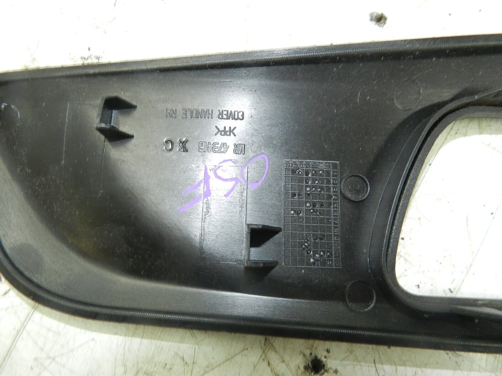 2006 MITSUBISHI SHOGUN PININ DRIVER SIDE FRONT DOOR HANDLE SURROUND - Image 4