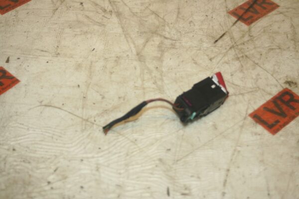 2005 VOLKSWAGEN GOLF MK5. HAZARD SWITCH BUTTON - Image 2