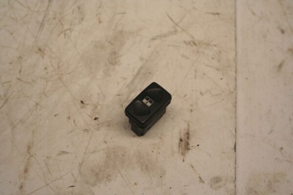 2001 LAND ROVER DISCOVERY 2 TD5. SUN ROOF SWITCH BUTTON